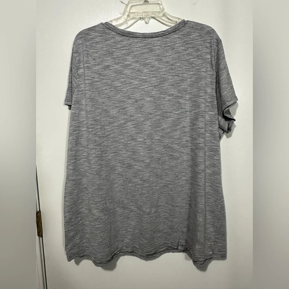 Woman’s tee shirt - Picture 2 of 3